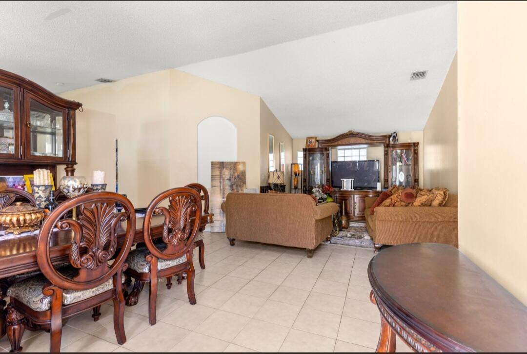 6179 SAVANNAH Way — Photo 2