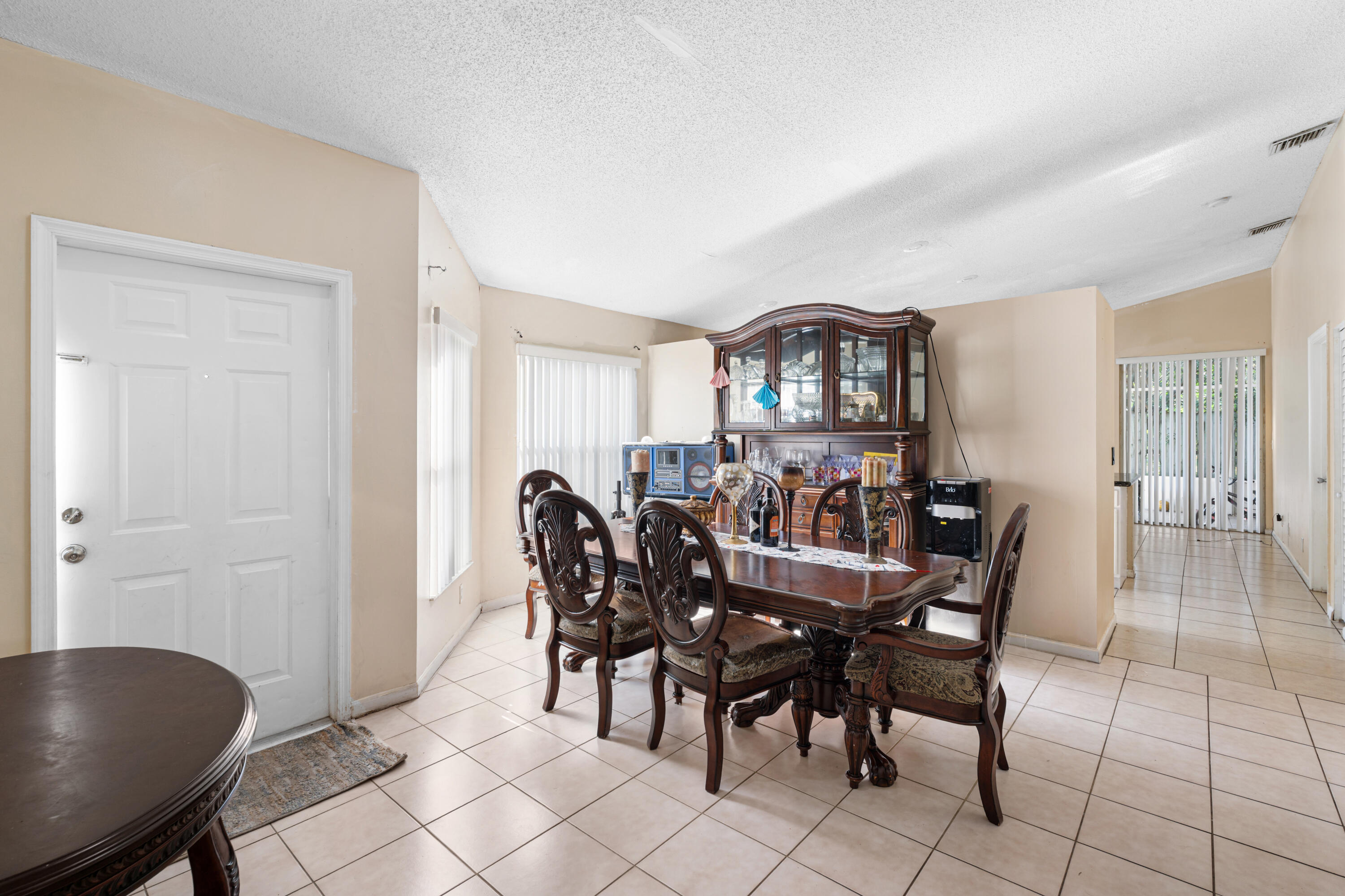 6179 SAVANNAH Way — Photo 4
