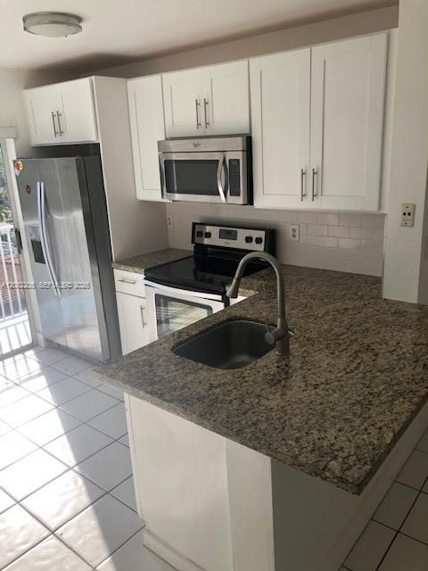 2575 SW 27th Ave # 506 — Photo 3
