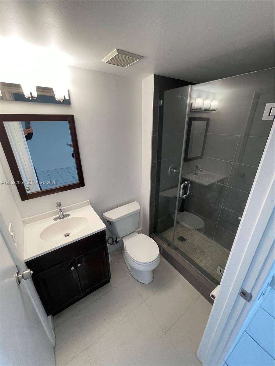 2575 SW 27th Ave # 506 — Photo 5