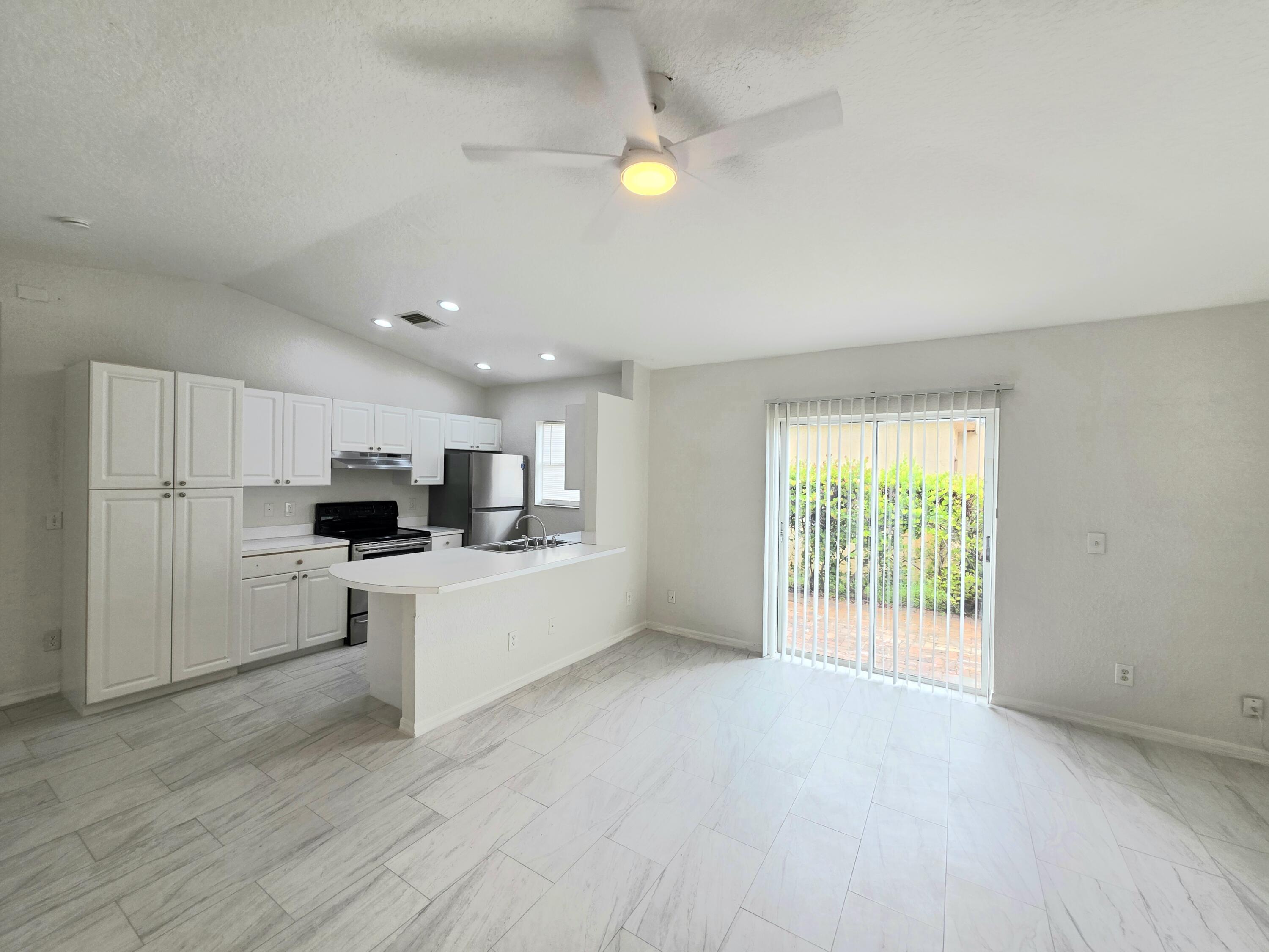 569 E Ridge Circle N, Boynton Beach FL 33435