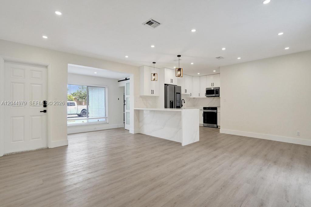 211 SW 64th Ave — Photo 5