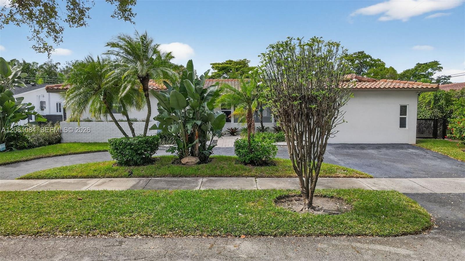 20610 NE 22nd Ct — Photo 4