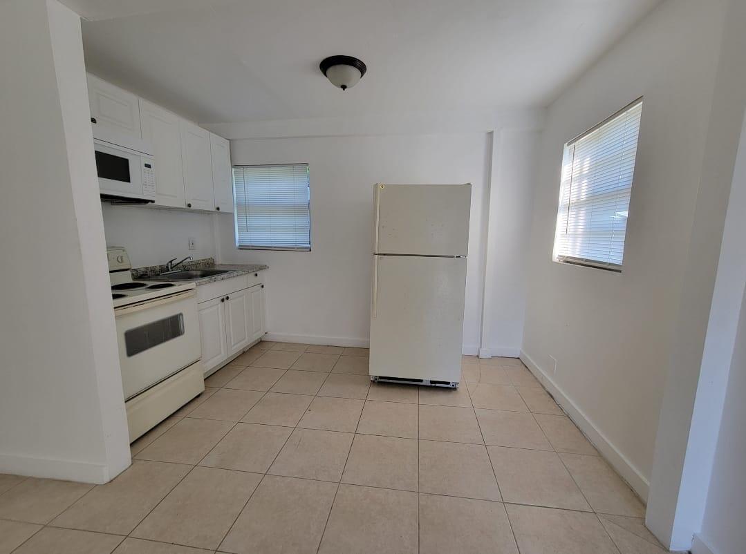 1853 NW 5th Street — Photo 4