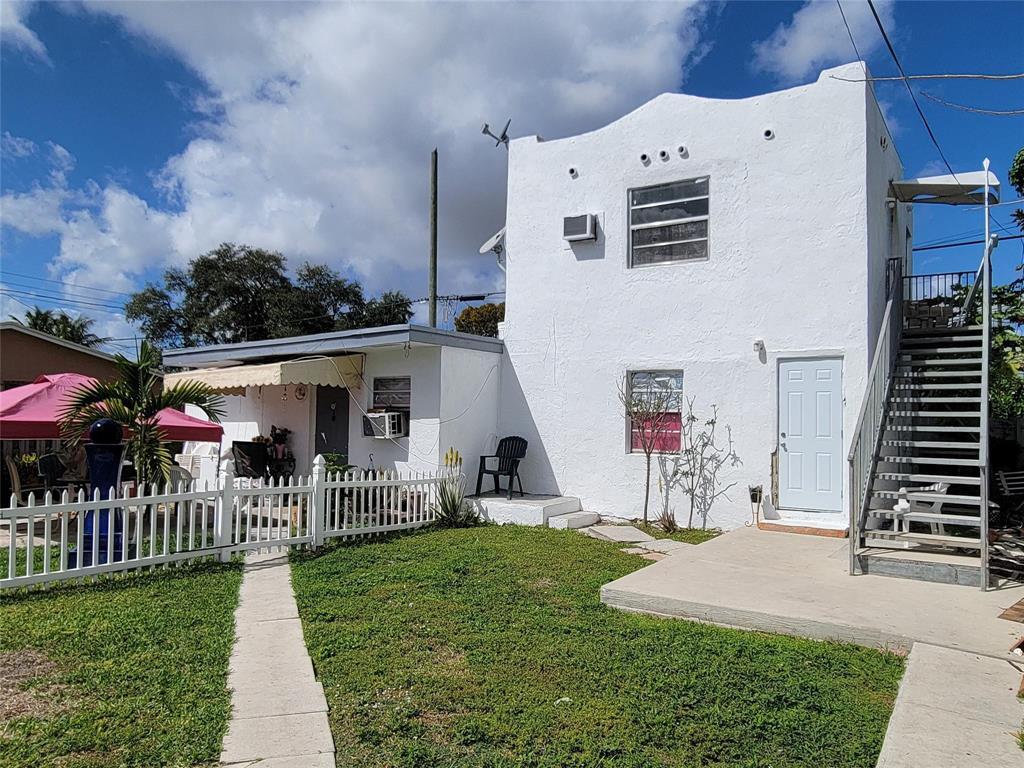 1853 NW 5th Street — Photo 3