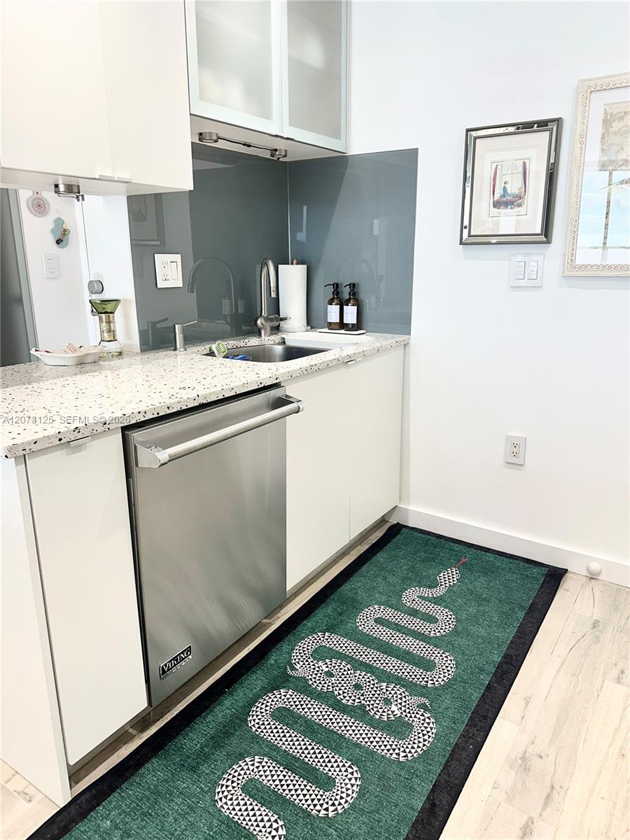 600 NE 36th St # 705 — Photo 4