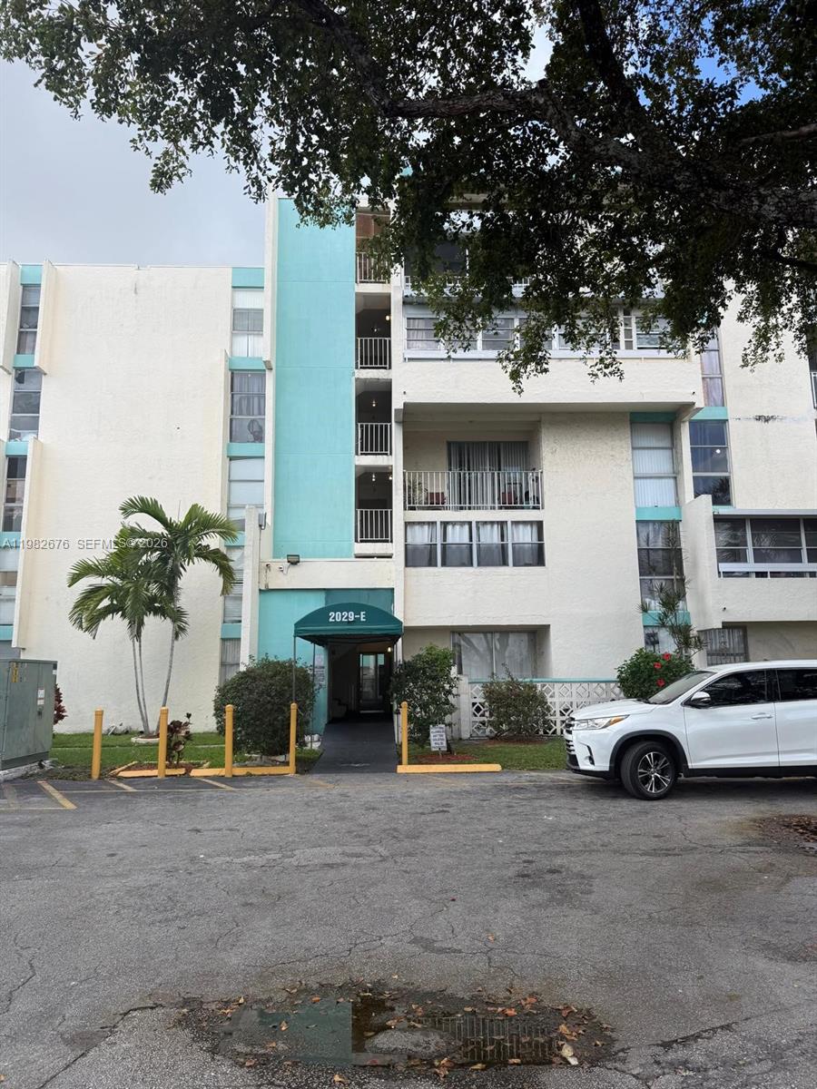 2029 NW 46th Ave # E305, Lauderhill FL 33313