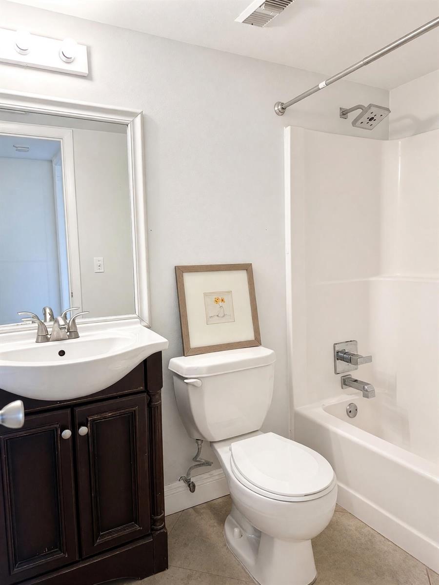 BATHROOM 2