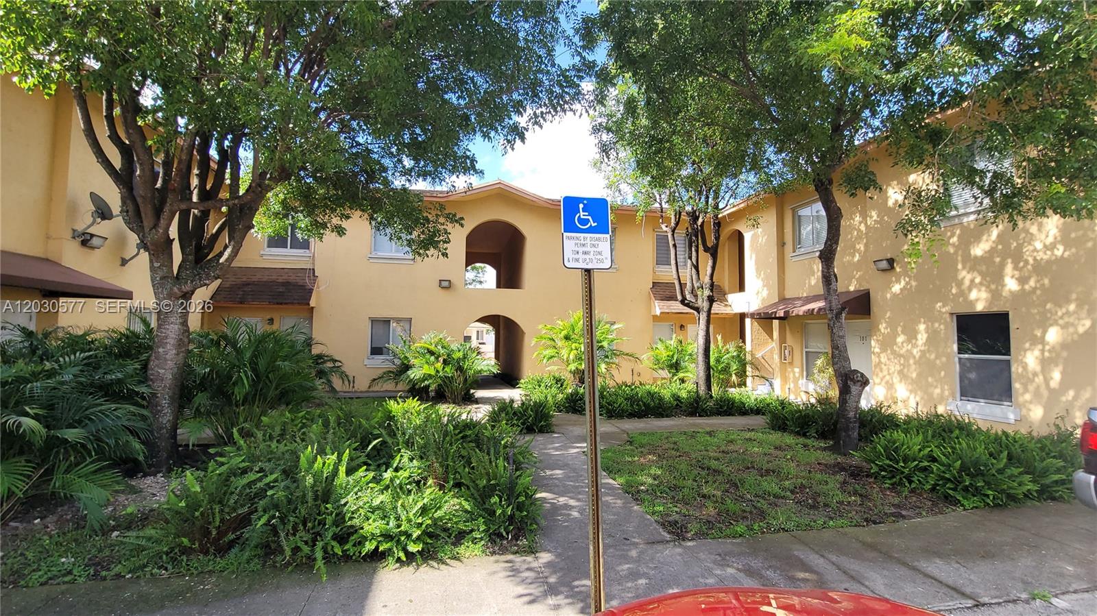 33 E 20th St # 203, Hialeah FL 33010