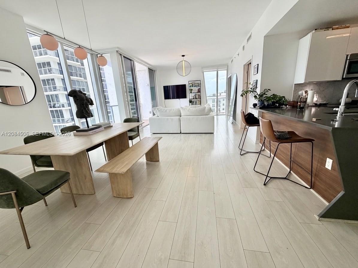 601 NE 27th St # 1002 — Photo 3