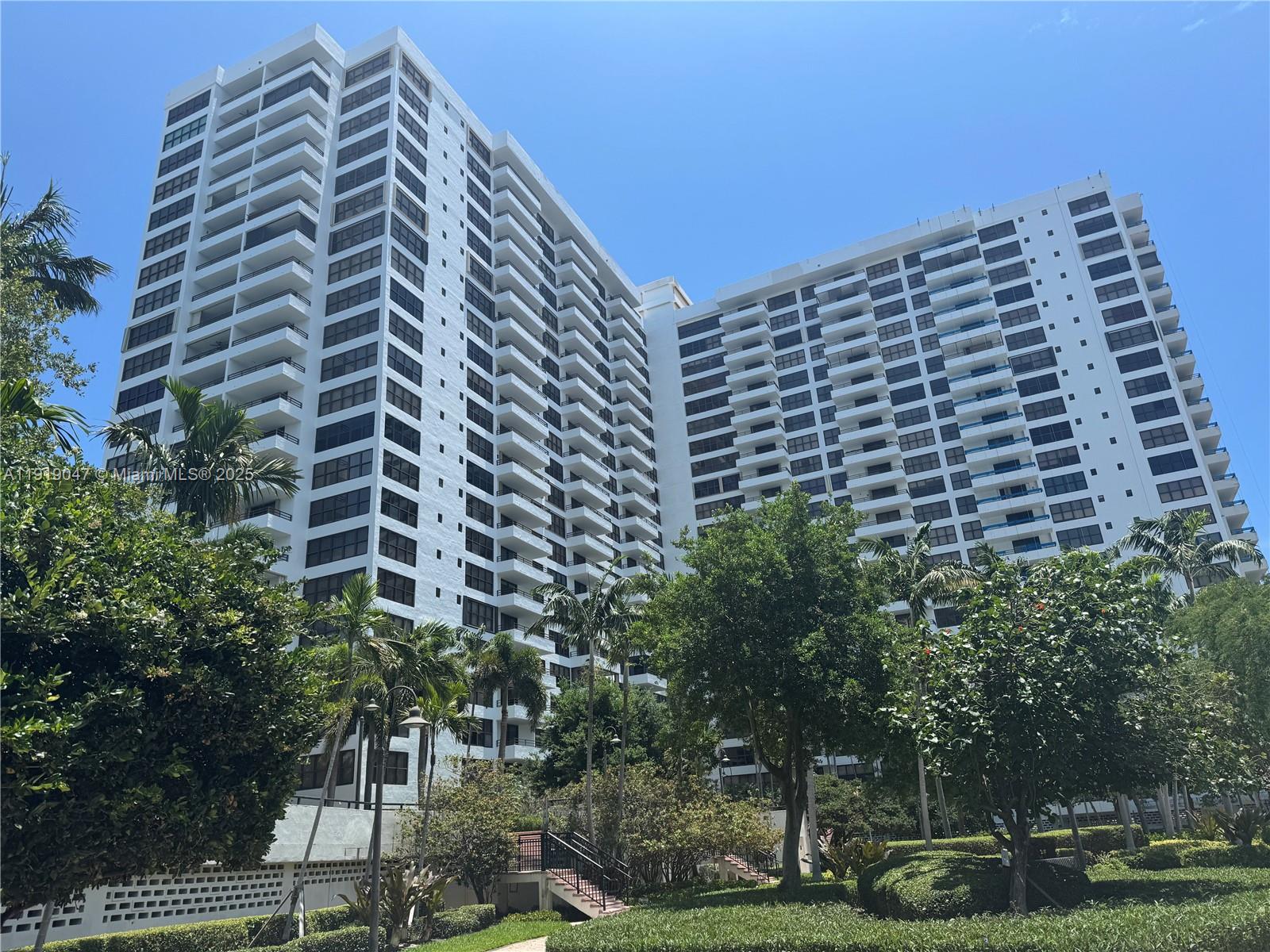 2500 Parkview Dr # 1109, Hallandale Beach FL 33009