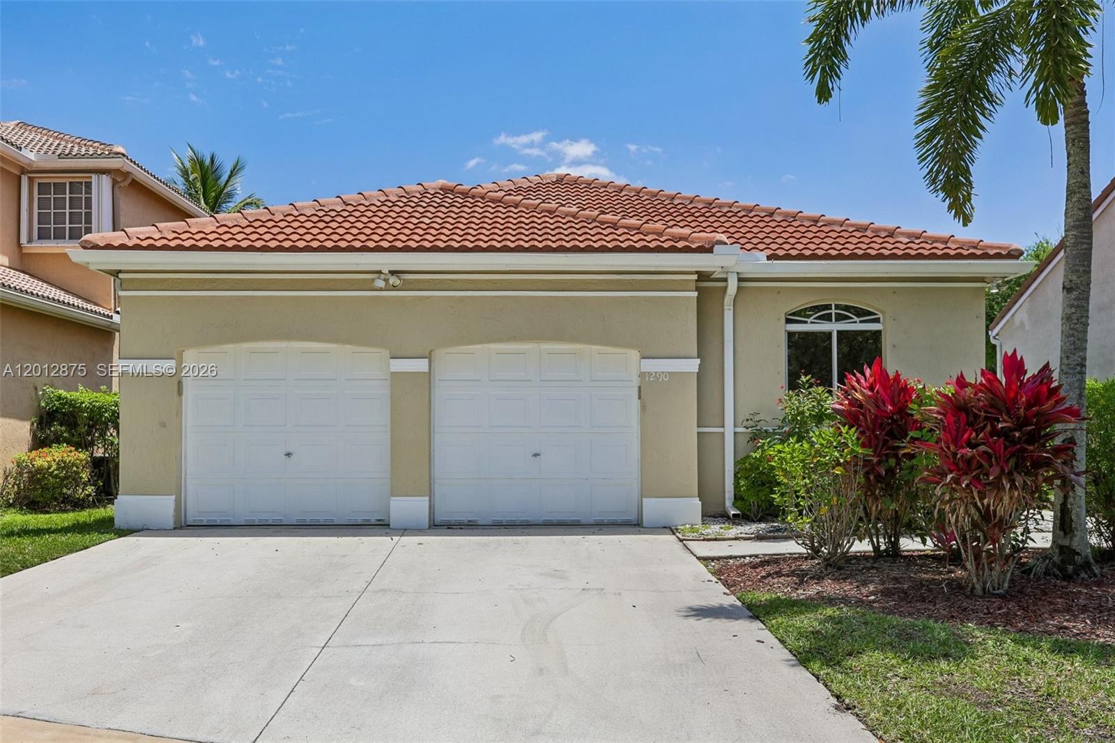 1290 Camellia Ln — Photo 2