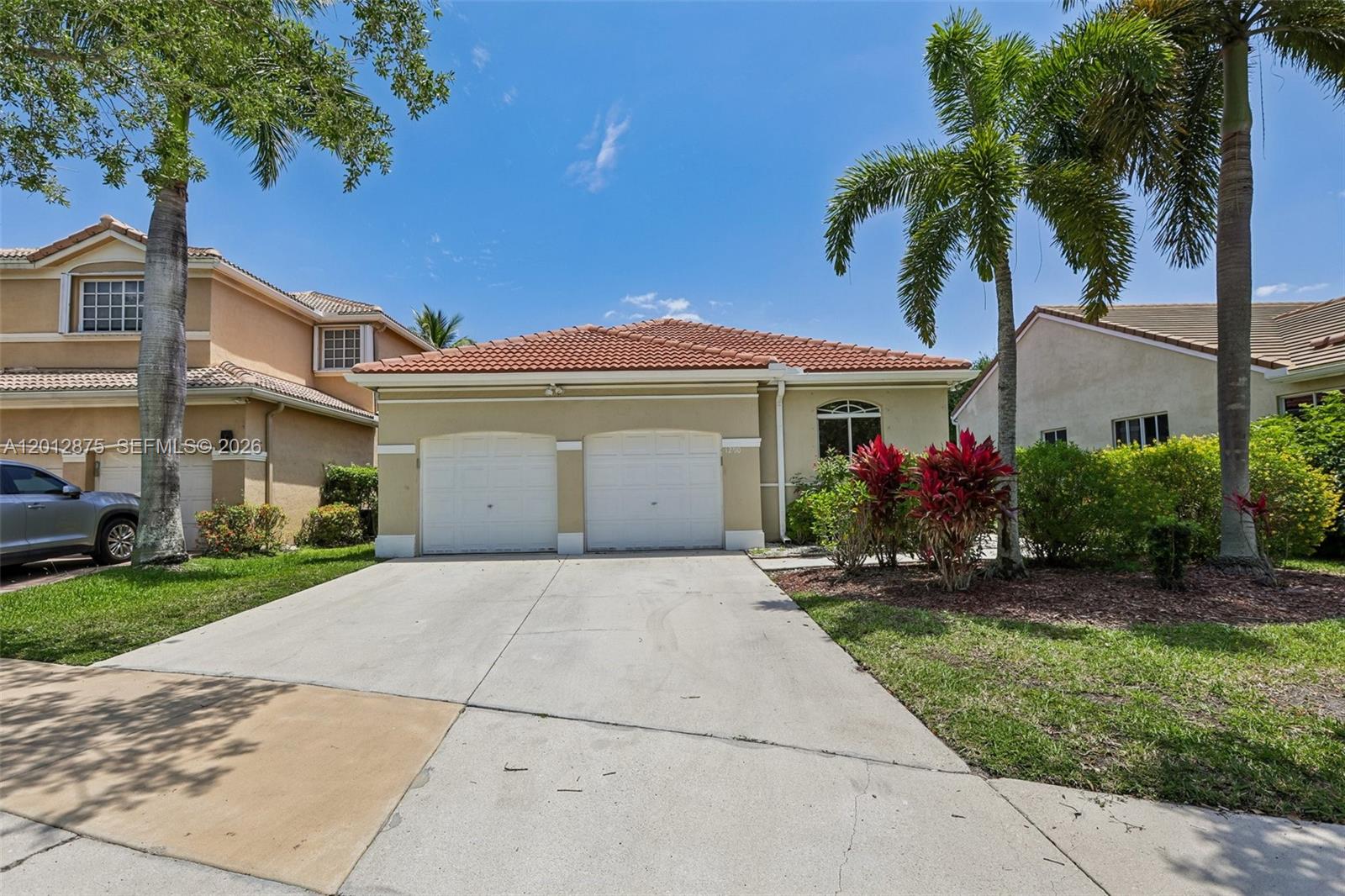 1290 Camellia Ln — Photo 3