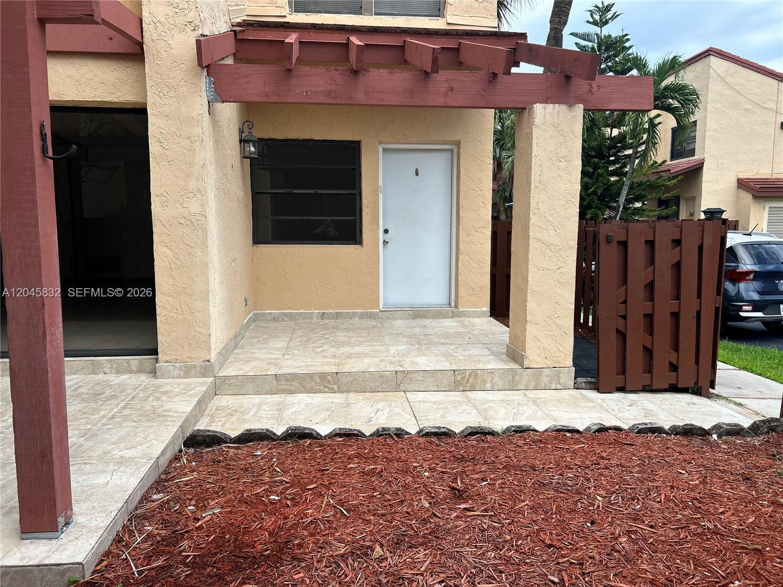 301 W Park Dr # 11, Miami FL 33172