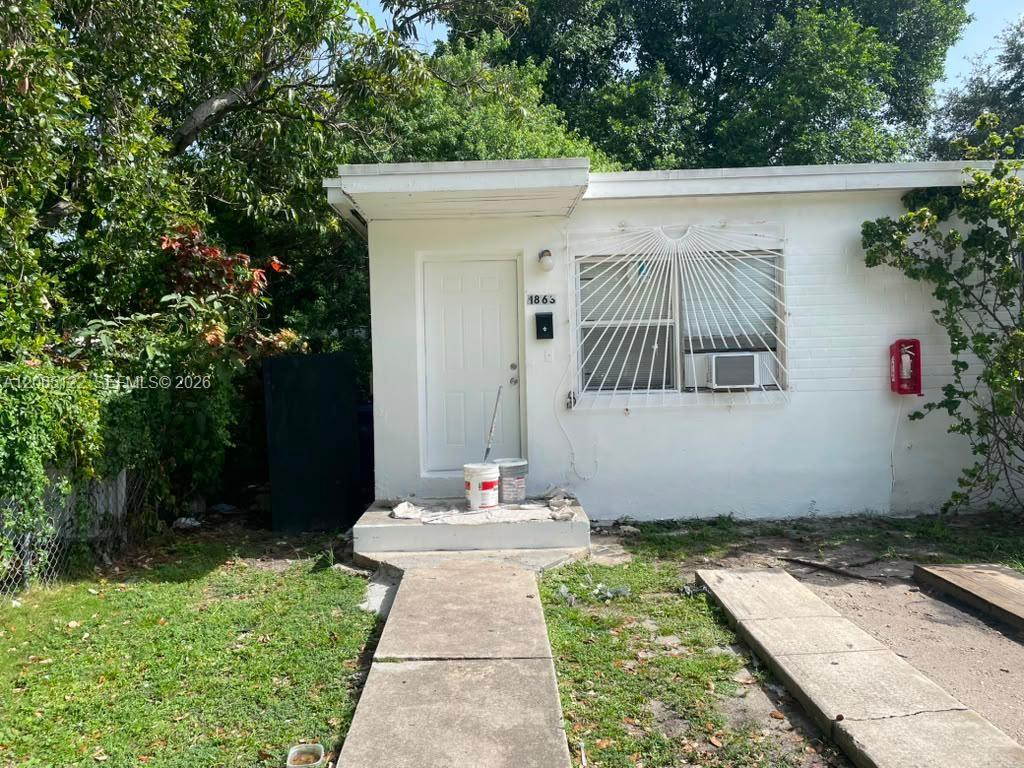 1863 NW 49th St, Miami FL 33142
