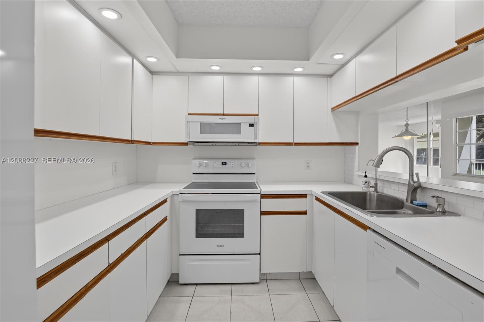 1200 SW 125th Ave # 212L — Photo 2
