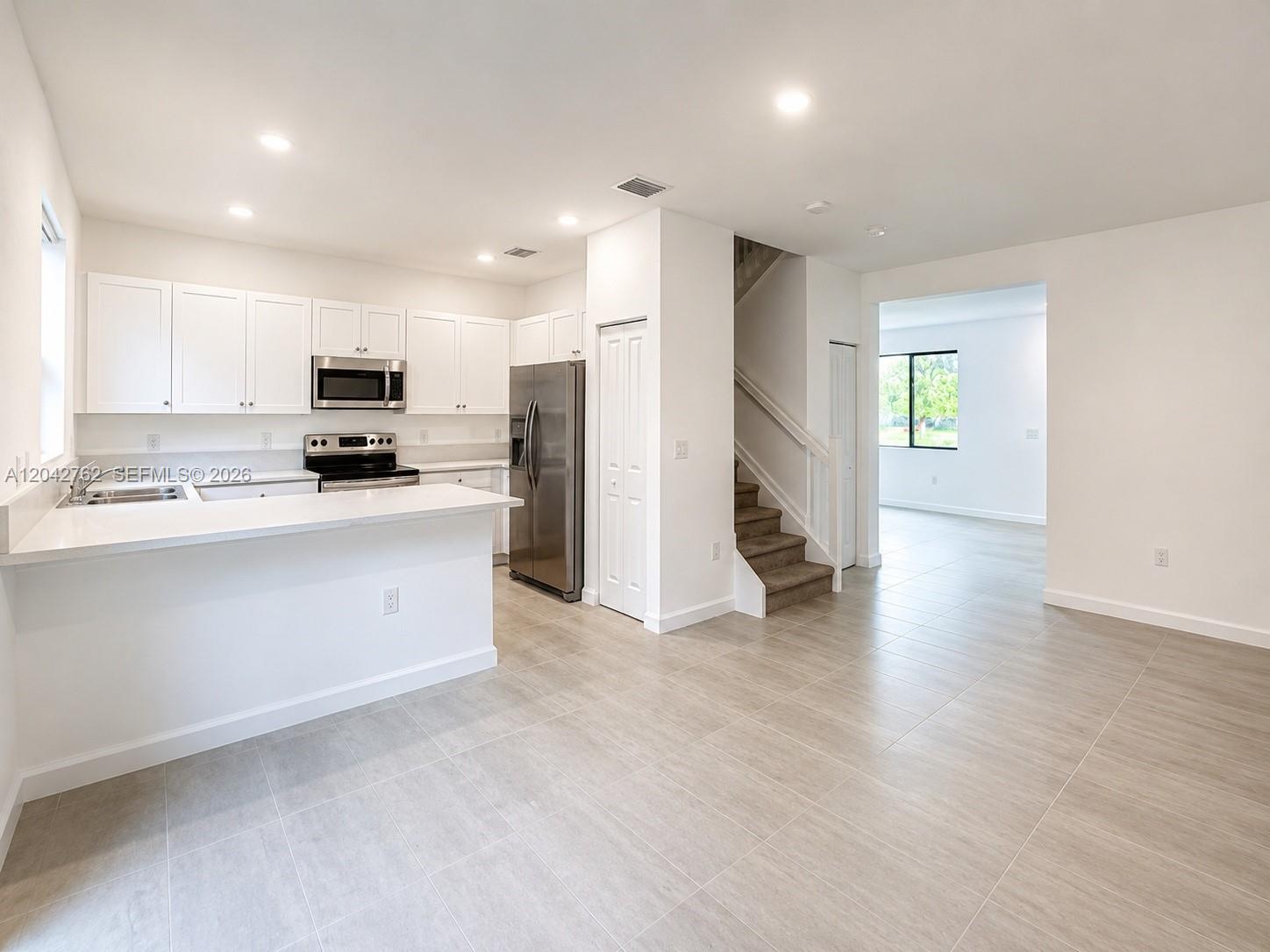 307 NE 208th Ter — Photo 3