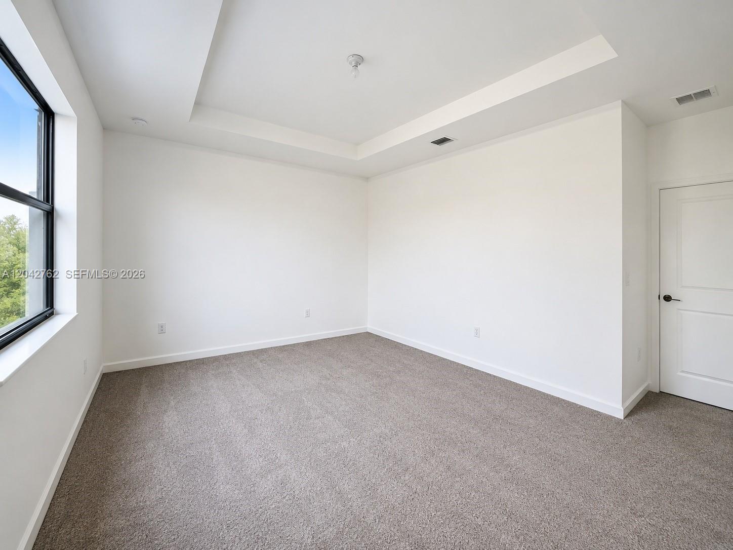 307 NE 208th Ter — Photo 4