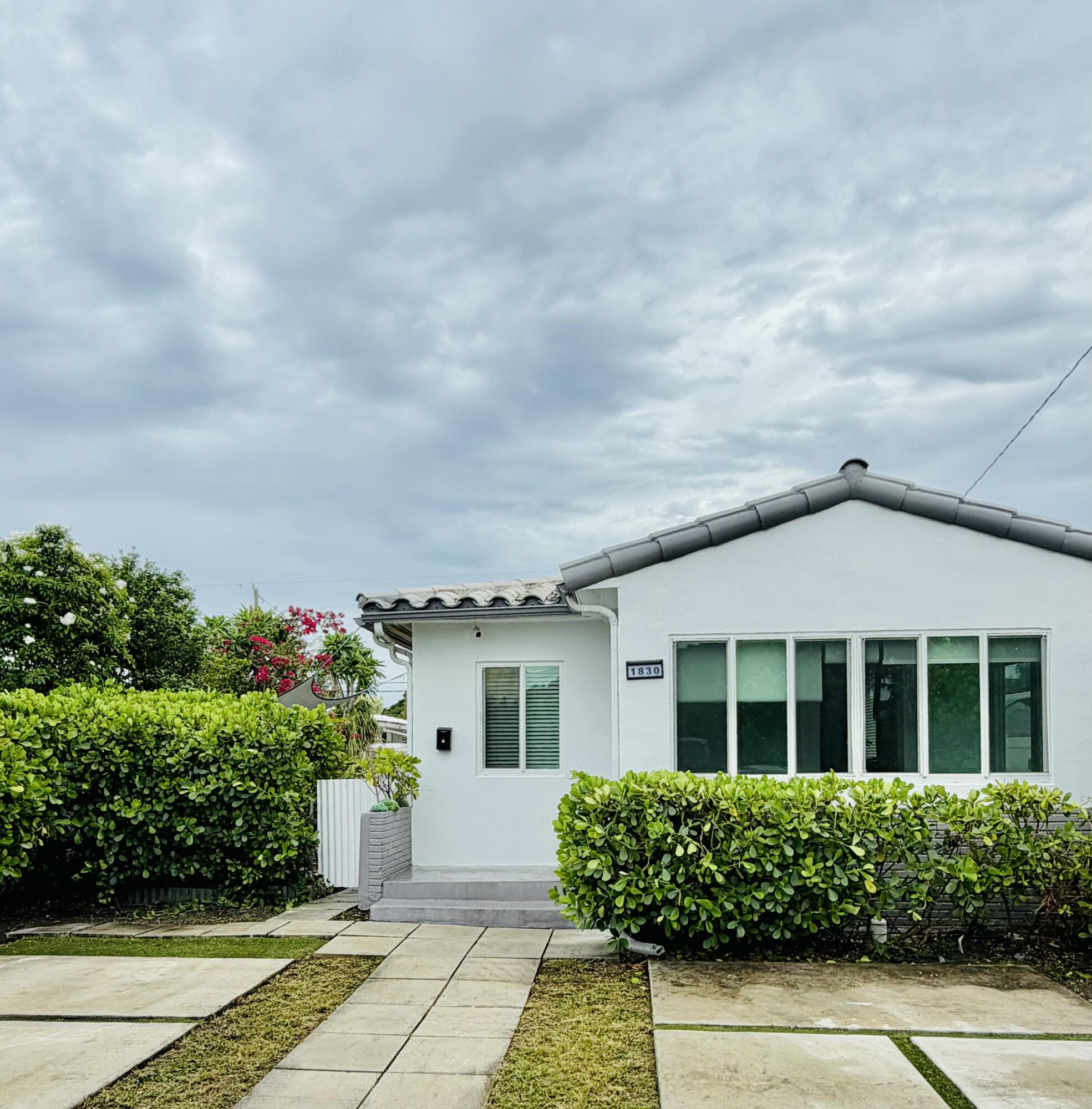 1830 Garfield Street, Hollywood FL 33020