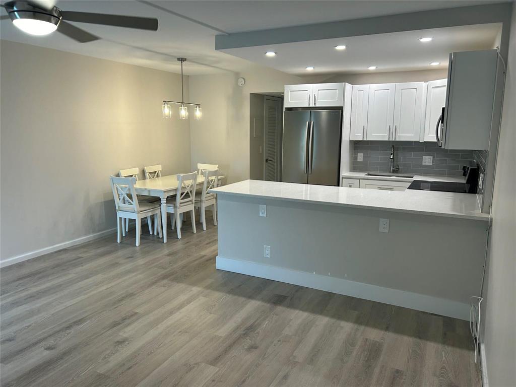 423 MARKHAM T # 423 — Photo 3