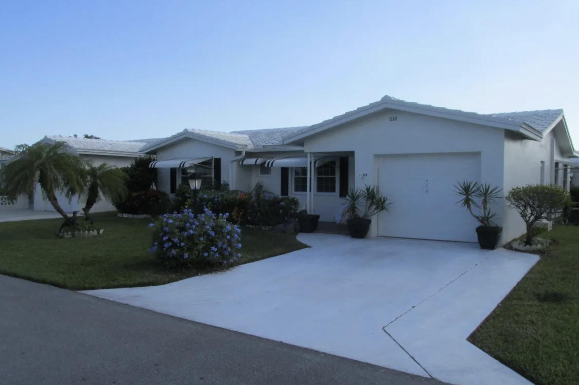 1104 W Ocean Avenue, Boynton Beach FL 33426