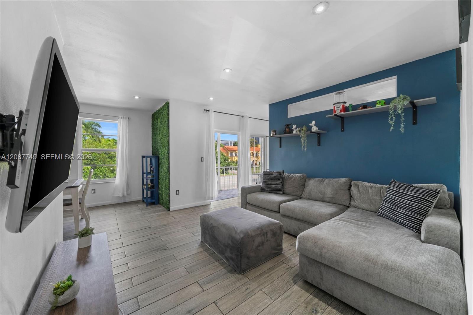 2858 Pine Tree Dr # 5 — Photo 3