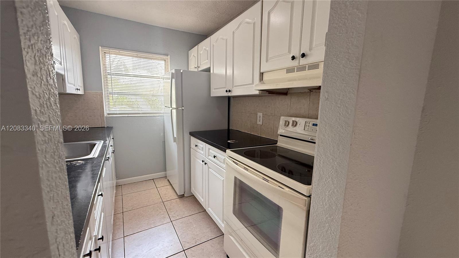 5318 NW 18th Pl # 5318 — Photo 5