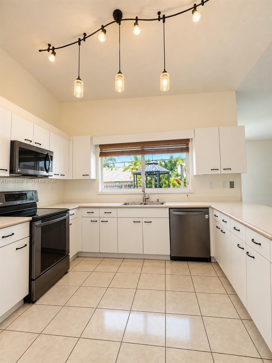 16080 SW 155th Ct — Photo 4