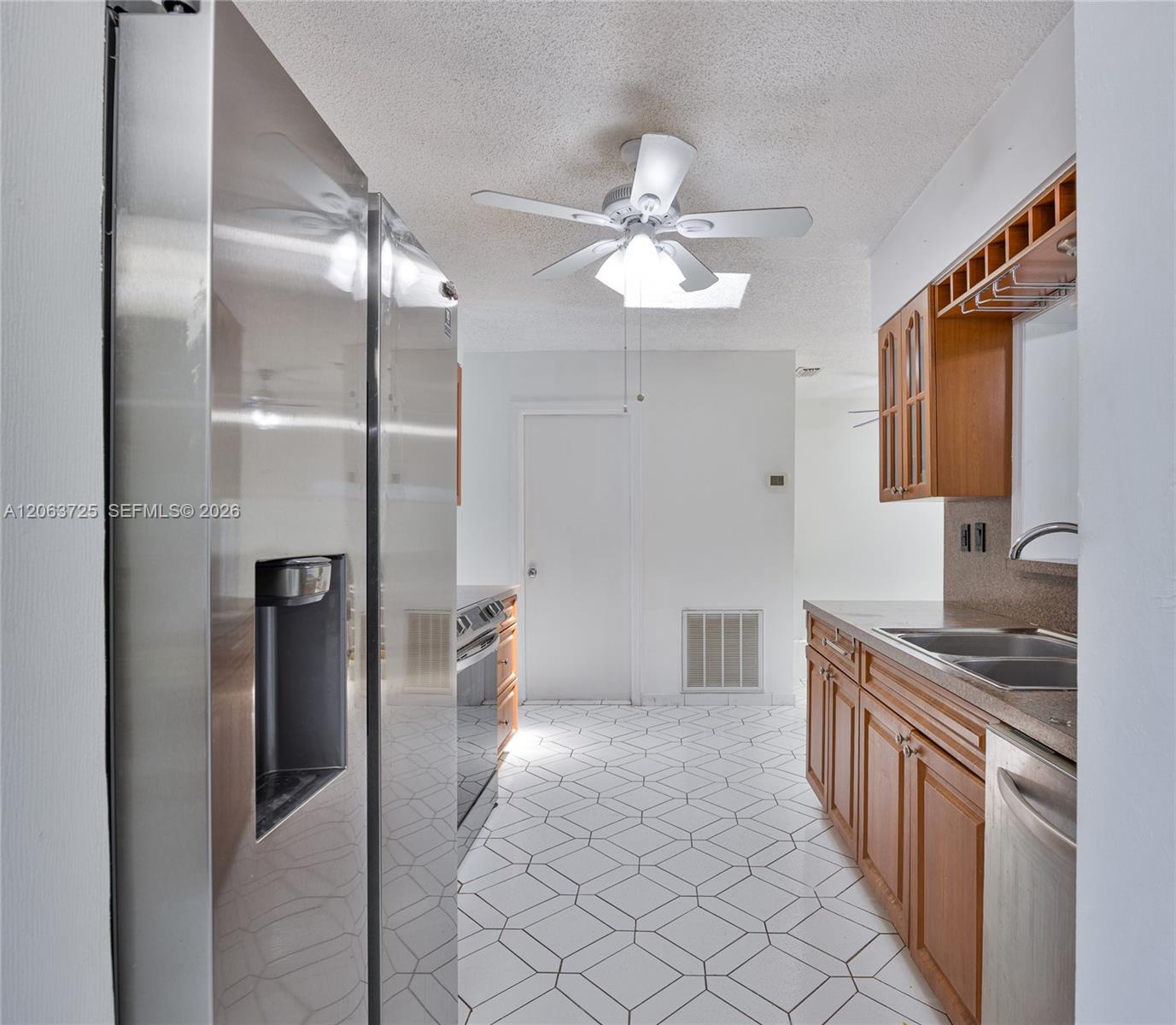 7100 NW 66th Ter — Photo 3
