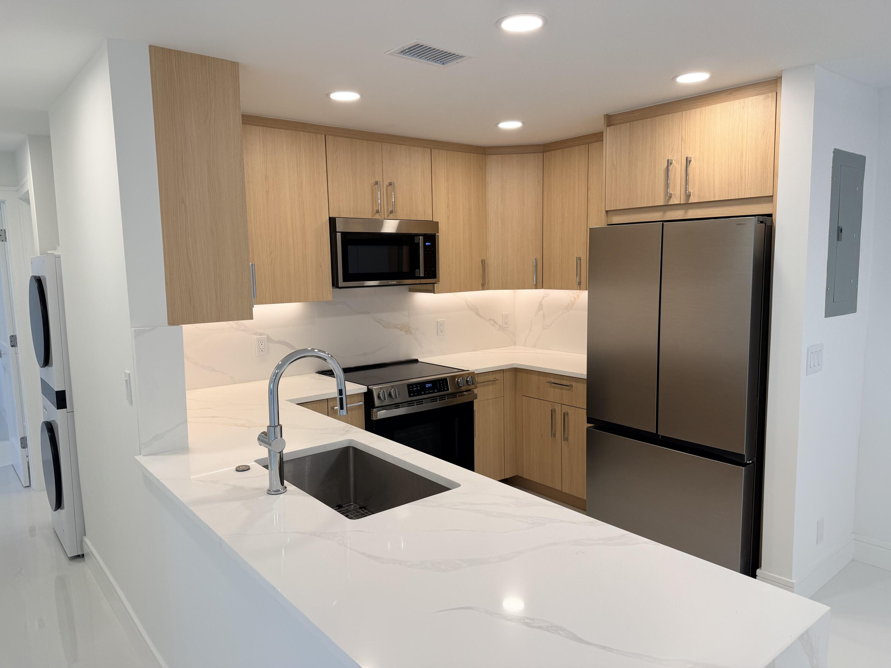 6439 BAY CLUB Drive # 1, Fort Lauderdale FL 33308
