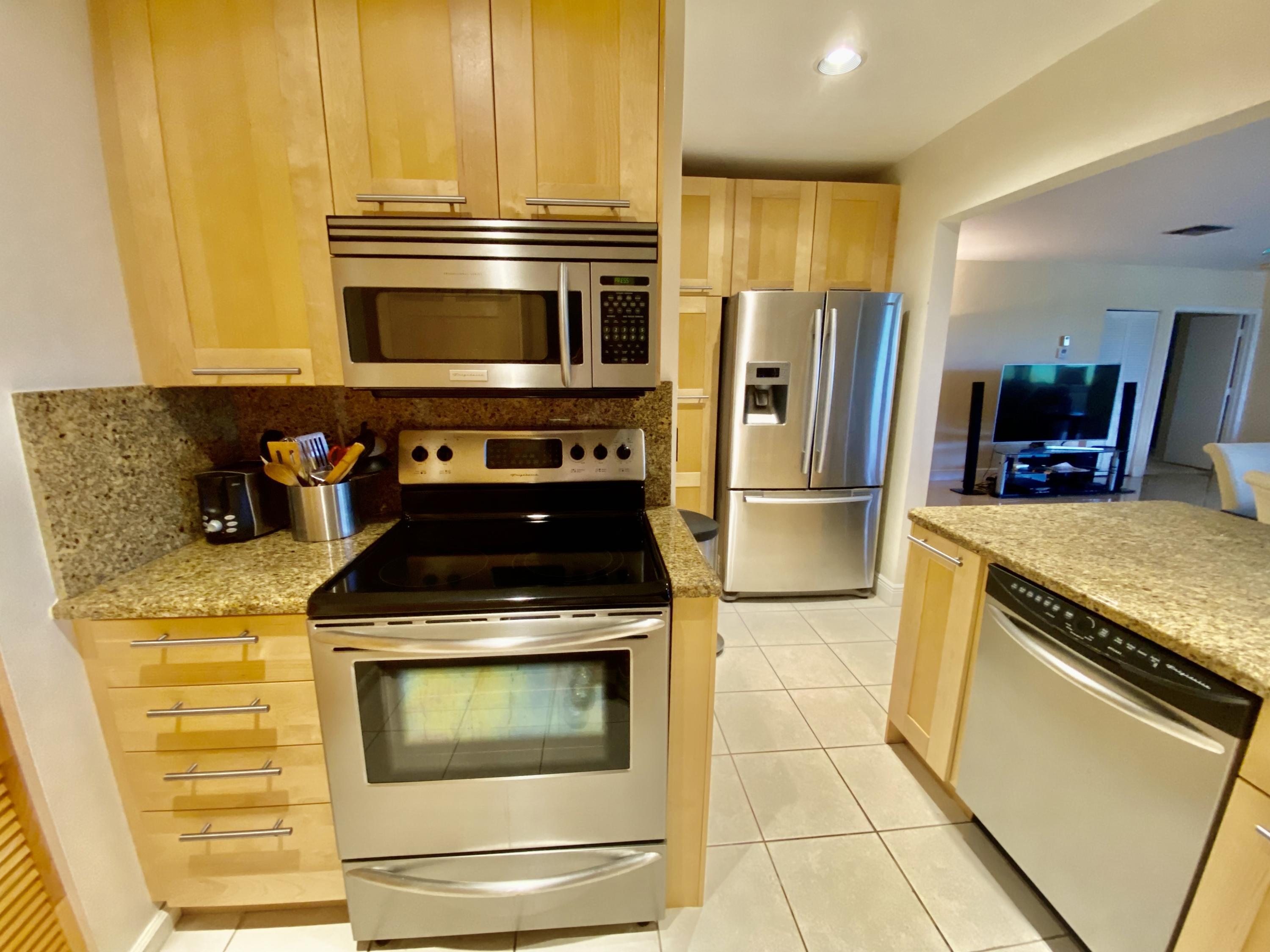19311 SABAL LAKE Drive # 19311 — Photo 4