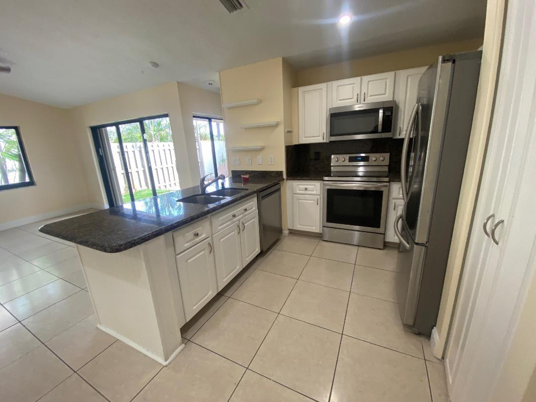 3090 S OAKLAND FOREST Drive # 1901, Oakland Park FL 33309