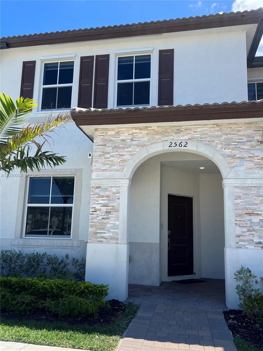2562 SE 29th St, Homestead FL 33035