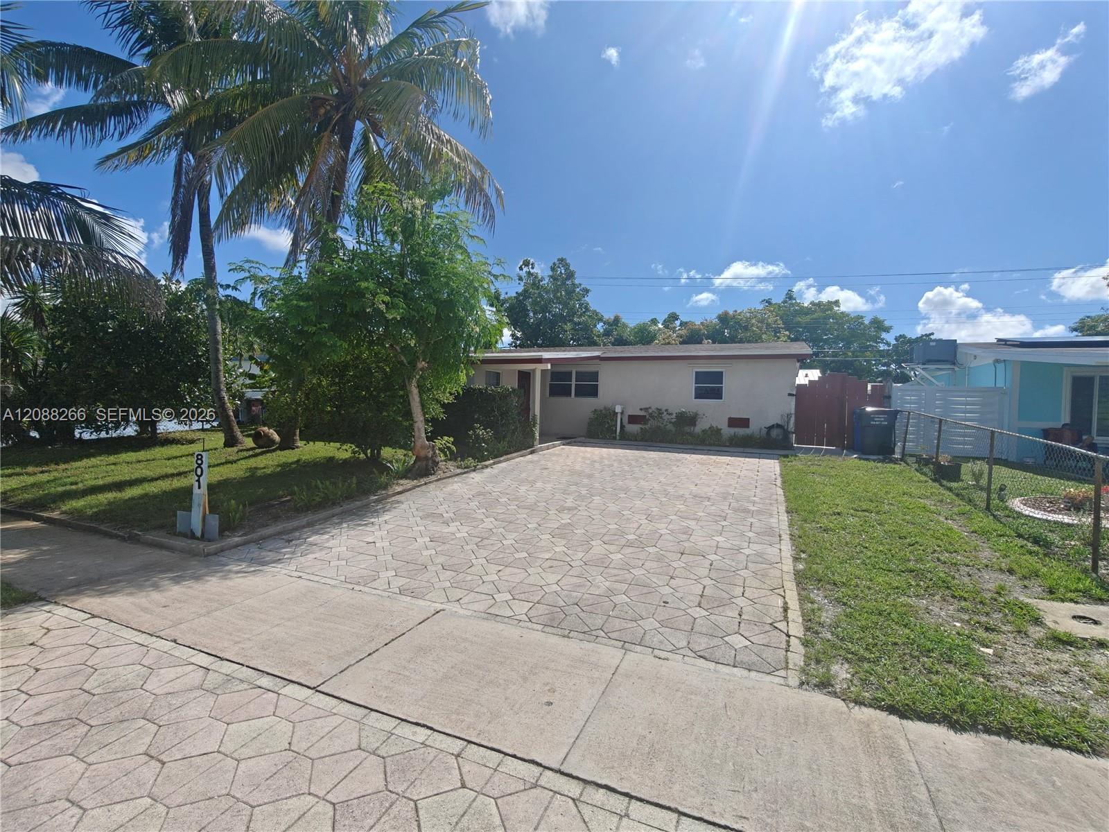 801 N 70th Ave — Photo 3