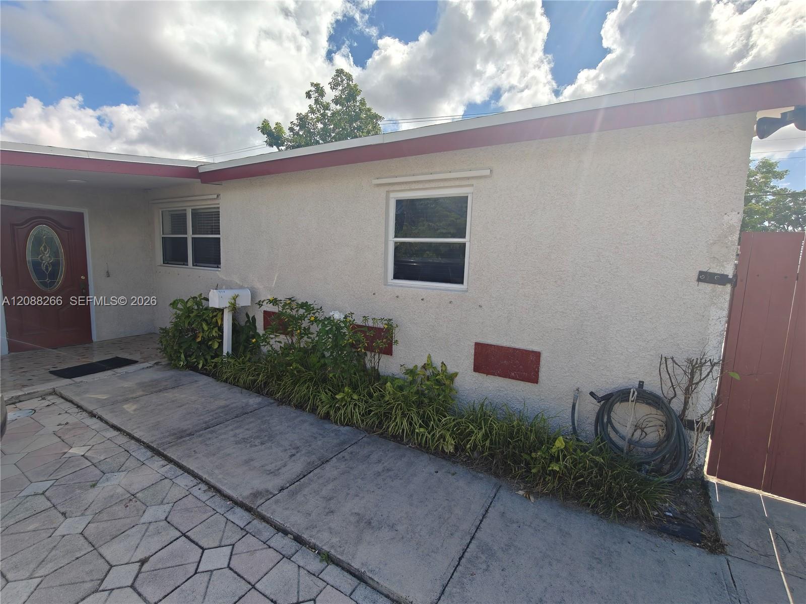 801 N 70th Ave — Photo 4