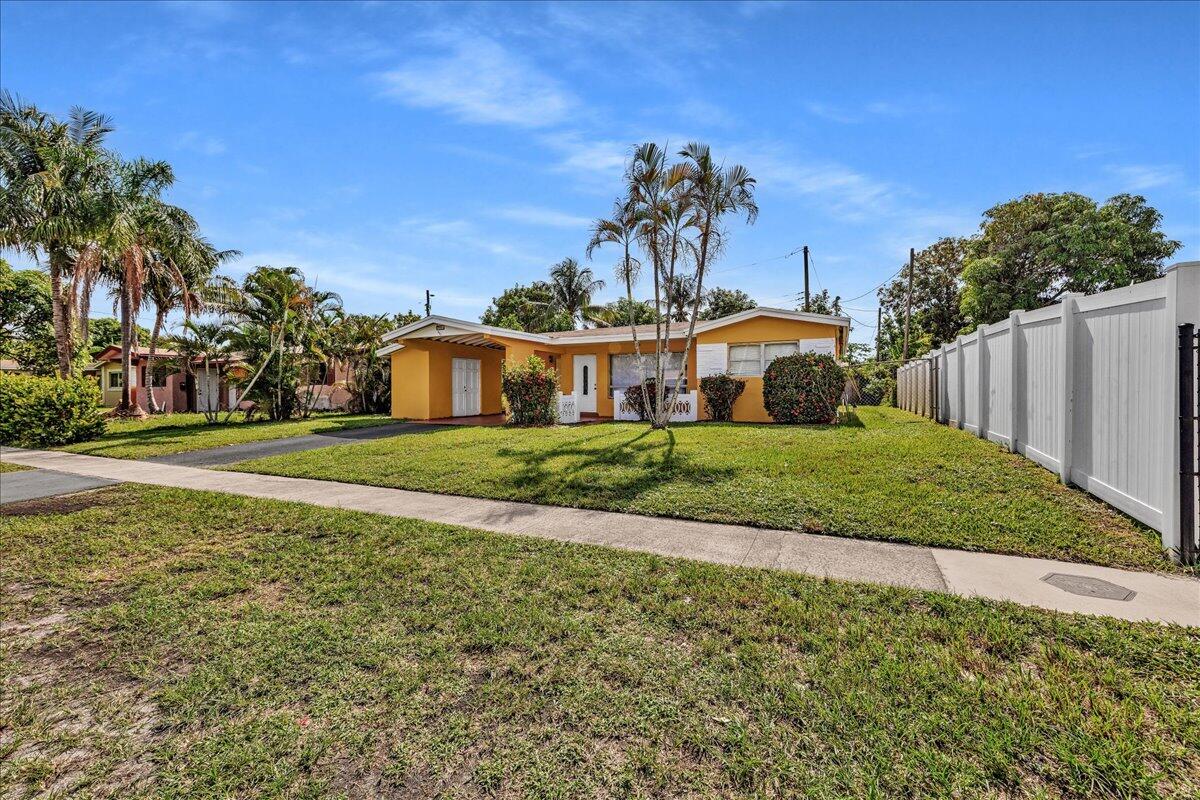 3560 NW 34th Way — Photo 3