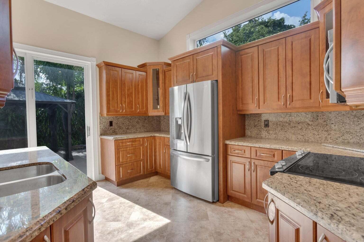 4500 SW 25th Terrace — Photo 2