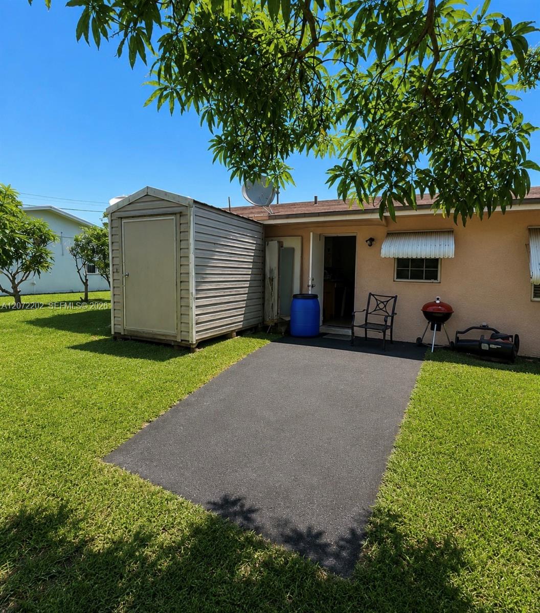 2221 NW 30th Way — Photo 3
