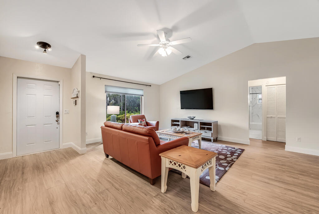 427 Las Palmas Street — Photo 2
