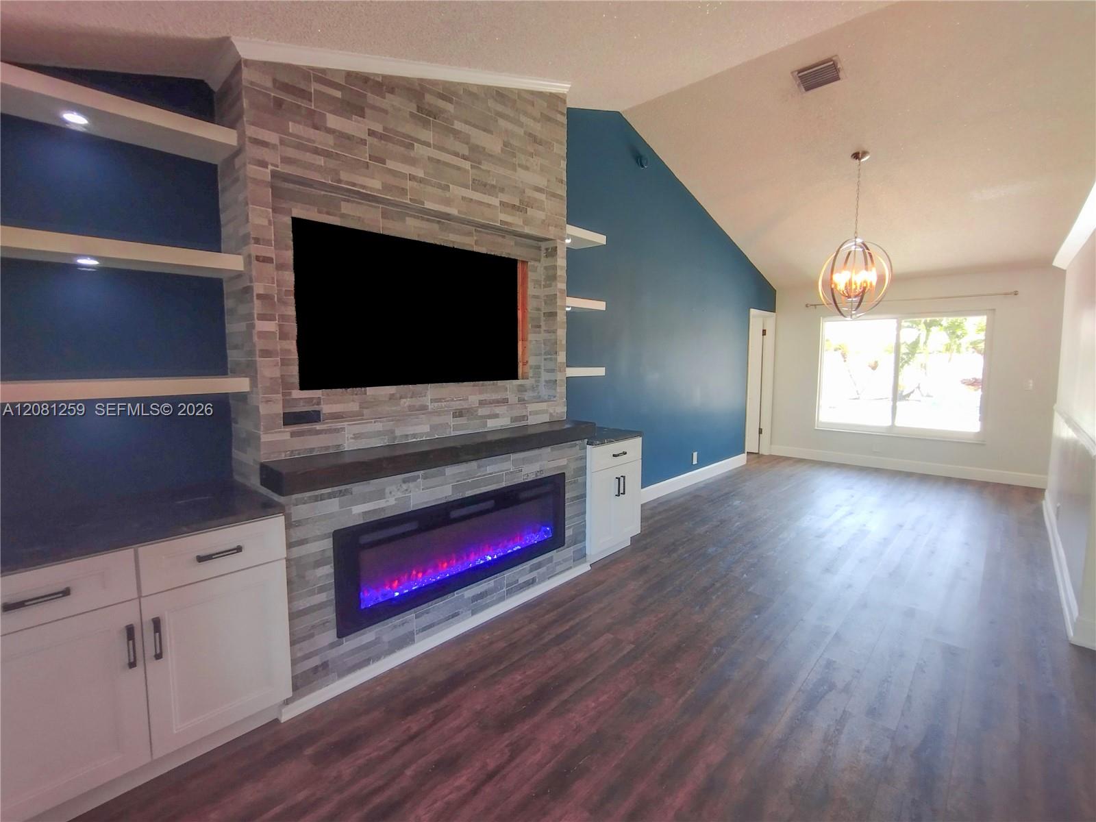 5780 Sun Pointe Circle — Photo 3