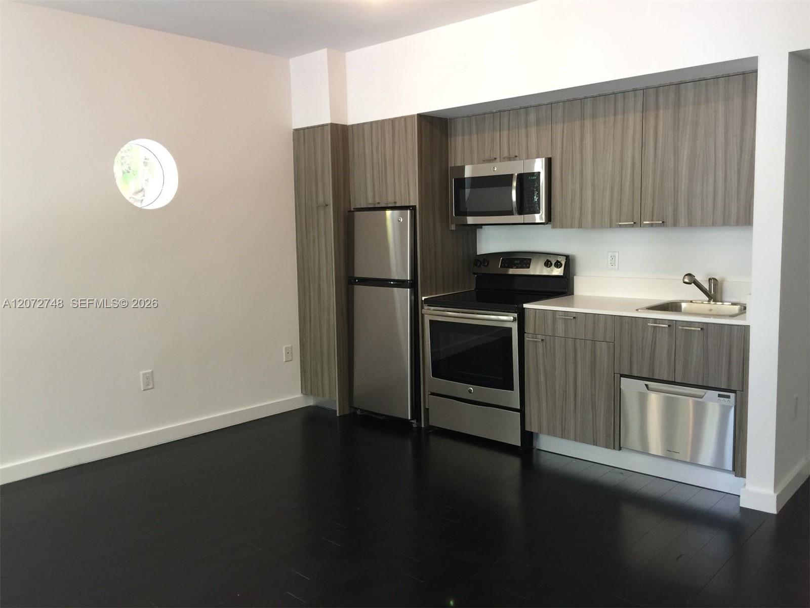 551 Michigan Ave # 122 — Photo 3
