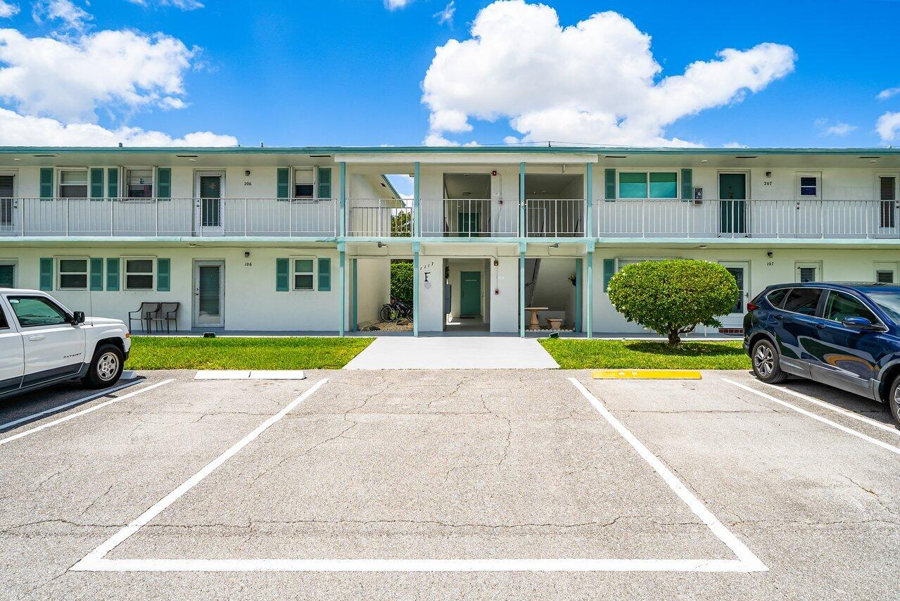 1117 Lake Terrace # 207, Boynton Beach FL 33426