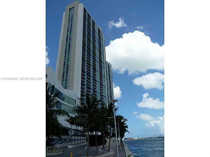 335 BISCAYNE BL # 4200, Miami FL 33131