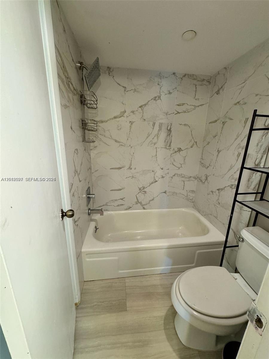 1100 Saint Charles Pl # 606 — Photo 4