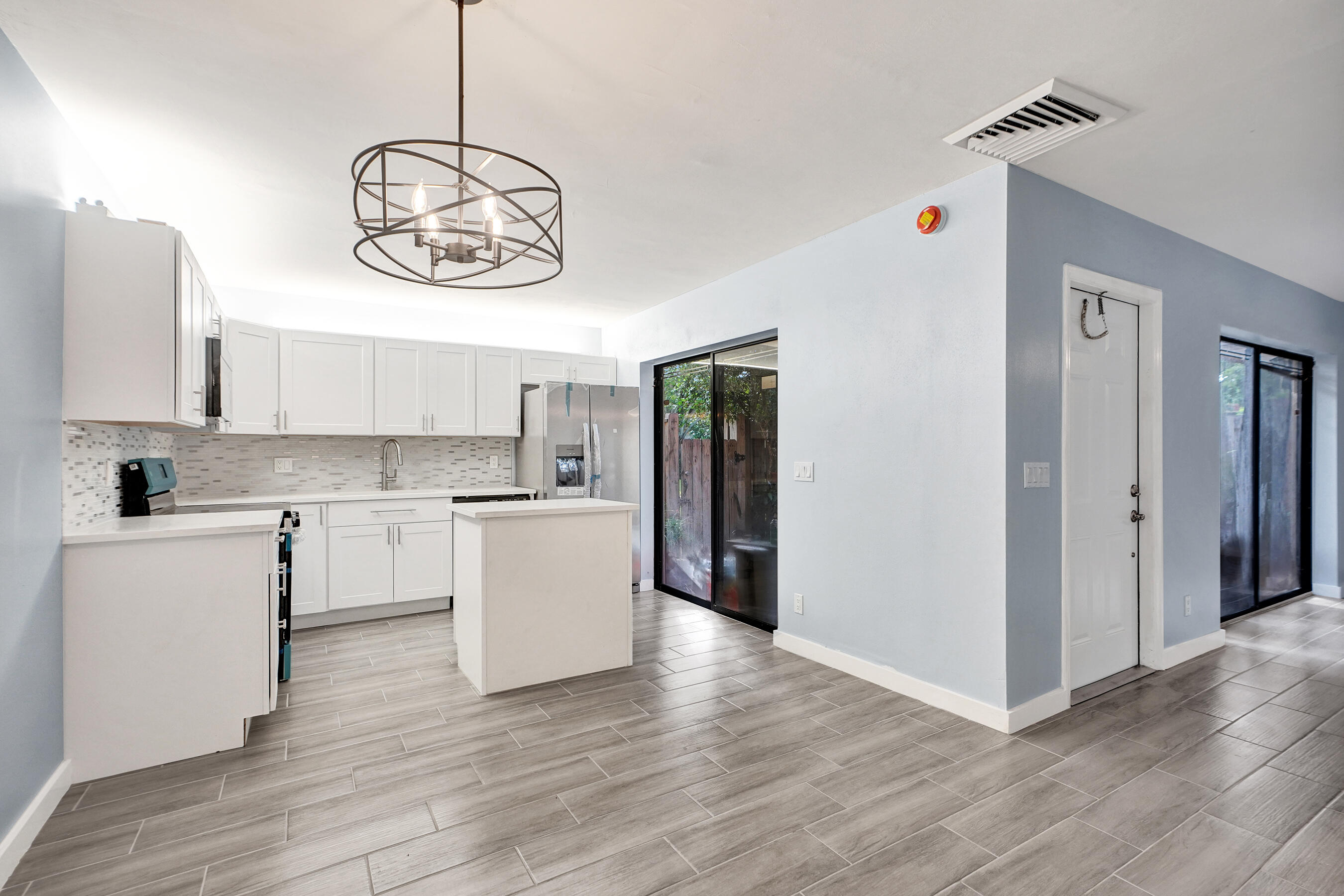736 NW 98TH Circle — Photo 4