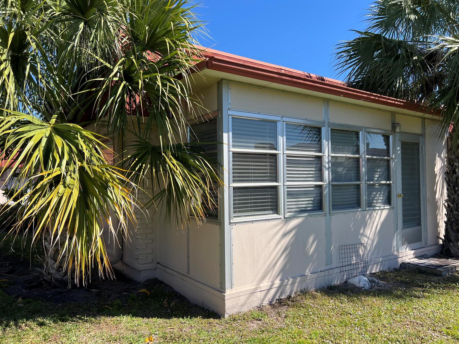 BACK OF UNIT