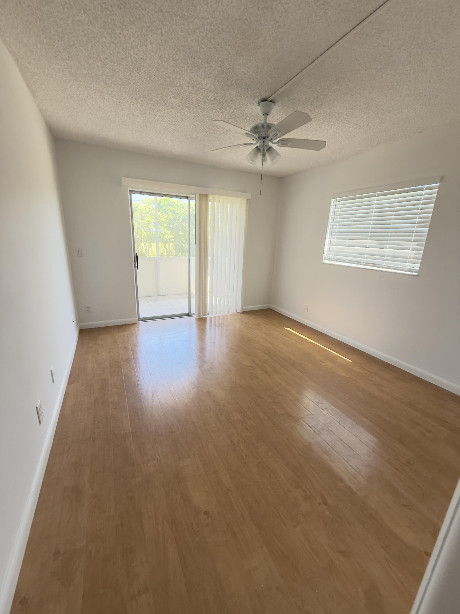 490 Normandy # K — Photo 4