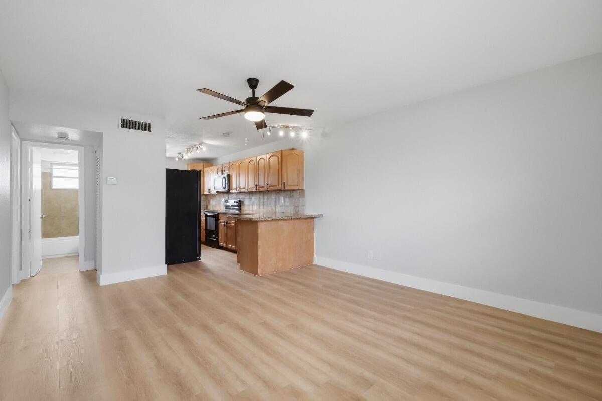 6191 SW 37TH Street # 210 — Photo 2