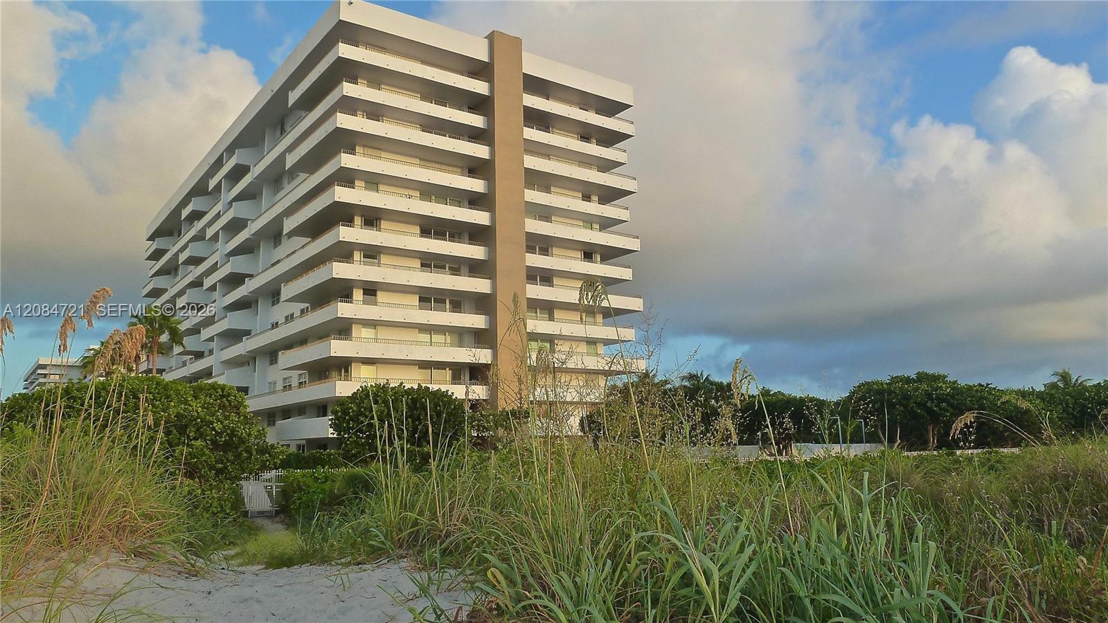177 Ocean Lane Dr # 412 — Photo 2