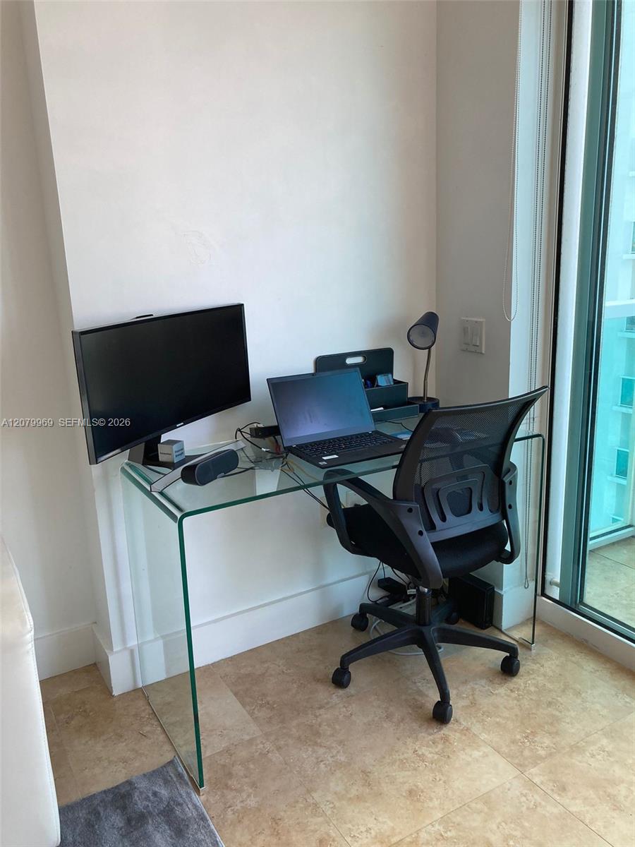 41 SE 5th St # 1311 — Photo 5